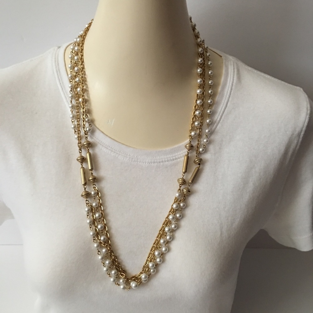 Vintage gold tone chain and faux pearl necklace